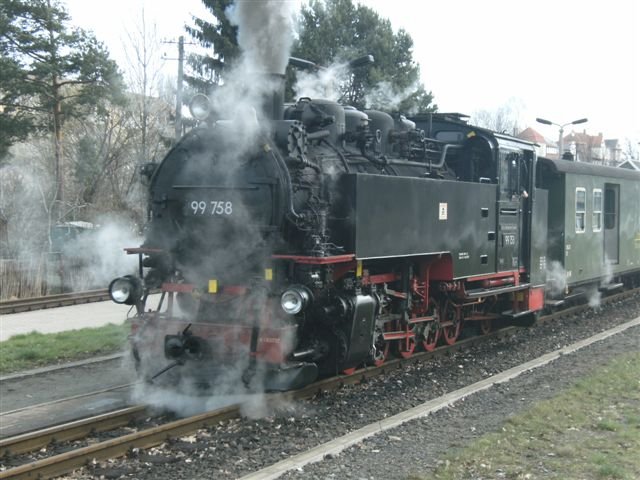 004) 99 758